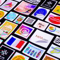 Autocollant découpe mi-chair vitrine