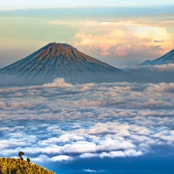 Papier Peint Panoramique Volcan Nuages