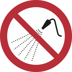 P016- ISO 7010 - Panneau Interdiction d’asperger avec de l’eau