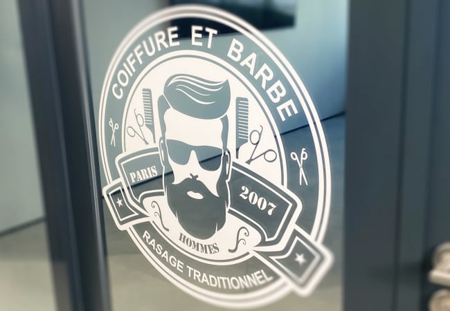 Vinyle à la forme pour vitrine