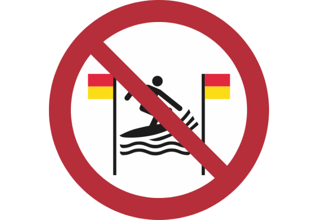 P064- ISO 7010 - Panneau Pratique du surf interdite entre les drapeaux rouges et jaunes