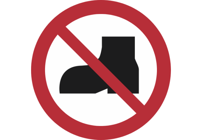 P060- ISO 7010 - Panneau Chaussures d’extérieur interdites