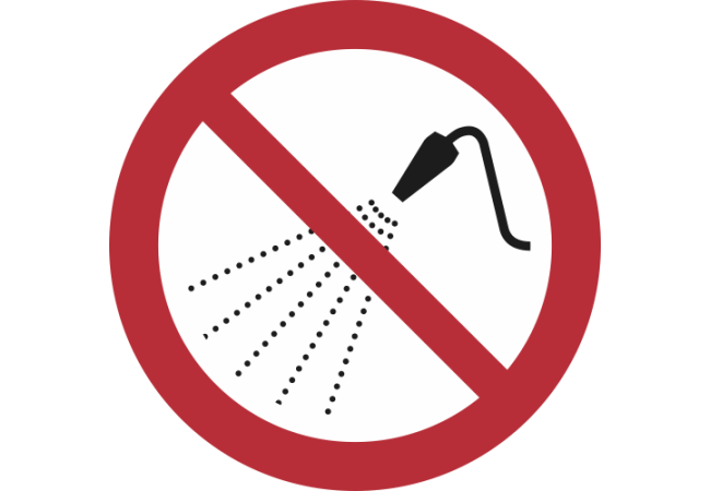 P016- ISO 7010 - Panneau Interdiction d’asperger avec de l’eau